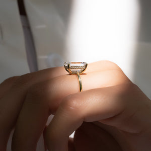 The Low Profile Kamellie Set With A 1 Carat Emerald Lab Diamond