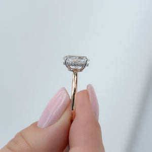 The Low Profile Kamellie Set With A 1 Carat Oval Lab Diamond