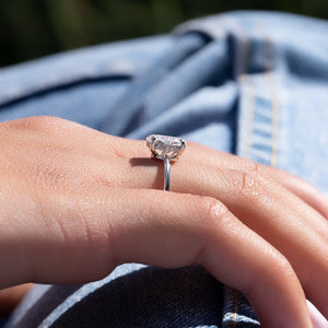 The Low Profile Kamellie Set With A 1.5 Carat Oval Lab Diamond