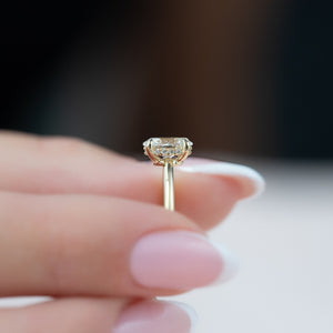 The Low Profile Kamellie Set With A 1.5 Carat Oval Lab Diamond