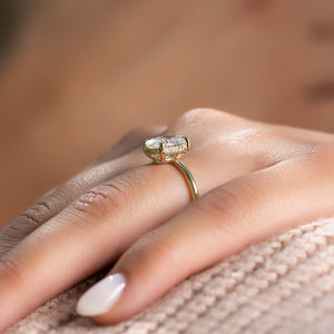 The Low Profile Kamellie Set With A 1.5 Carat Oval Lab Diamond