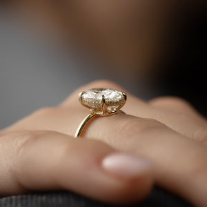 The Low Profile Kamellie Set With A 1.5 Carat Oval Lab Diamond