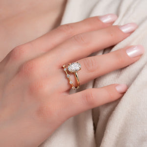 The Low Profile Kamellie Set With A 1.5 Carat Oval Lab Diamond
