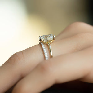 The Low Profile Kamellie Set With A 1.5 Carat Oval Lab Diamond