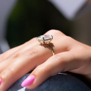 The Low Profile Kamellie Set With A 1.5 Carat Oval Lab Diamond