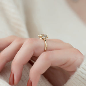 The Low Profile Kamellie Set With A 1.5 Carat Oval Lab Diamond