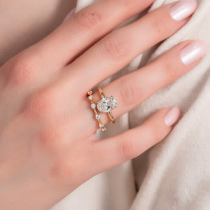 The Low Profile Kamellie Set With A 1.5 Carat Oval Lab Diamond