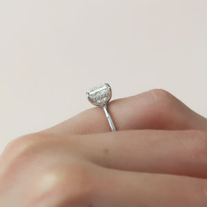 The Low Profile Kamellie Set With A 1.5 Carat Princess Lab Diamond