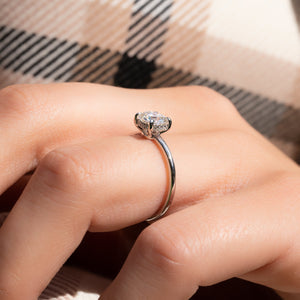 The Low Profile Kamellie Set With A Round Lab Diamond