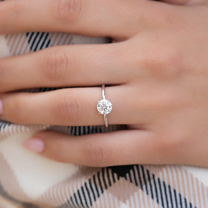 The Low Profile Kamellie Set With A Round Lab Diamond