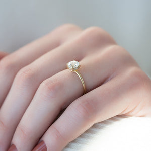 The Low Profile Kamellie Set With A Round Lab Diamond