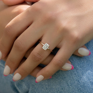 The Low Profile Kamellie Set With A 2.5 Carat Radiant Lab Diamond