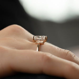 The Low Profile Kamellie Set With A 2.5 Carat Radiant Lab Diamond