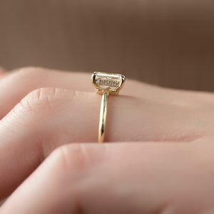 The Low Profile Kamellie Set With A Radiant Lab Diamond