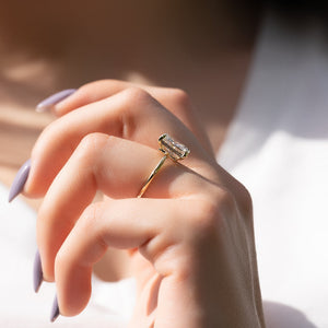 The Low Profile Kamellie Set With A 2 Carat Radiant Lab Diamond