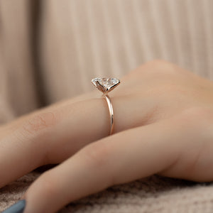 The Petal Kamellie Set With A Oval Lab Diamond