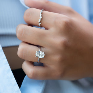 The Petal Kamellie Set With A Oval Lab Diamond