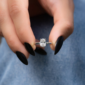 The Petal Kamellie Set With A Oval Lab Diamond
