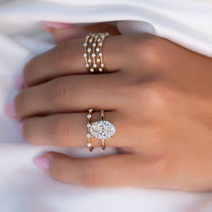 The Petal Kamellie Set With A 1 Carat Oval Moissanite