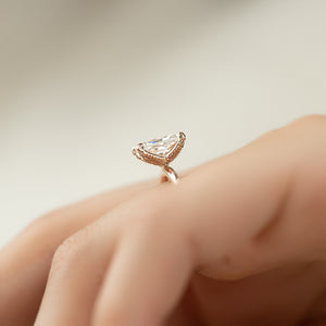 The Petal Kamellie Set With A Radiant Lab Diamond