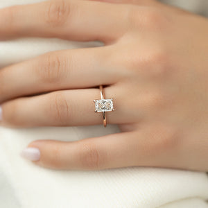 The Petal Kamellie Set With A Radiant Lab Diamond