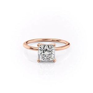 The Petal Kamellie Set With A 2.5 Carat Princess Lab Diamond