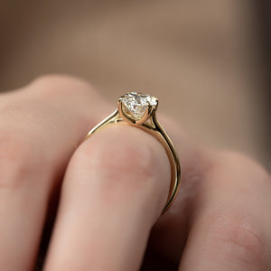 The Lexie Set With A 1 Carat Oval Moissanite