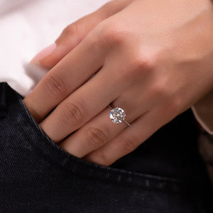 The Lexie Set With A 1 Carat Round Moissanite
