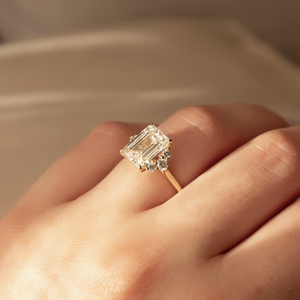 The Victoria Set With A Emerald Moissanite