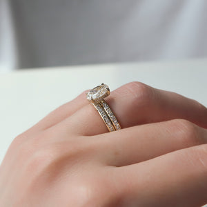 The Marilyn Set With A 1 Carat Oval Moissanite