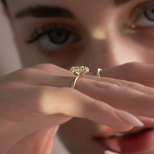 The Sandra Set With A Oval Moissanite