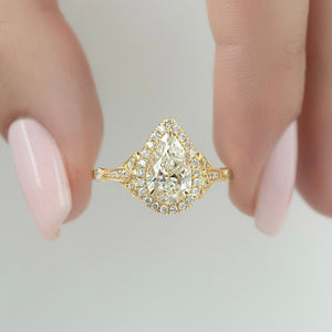 The Halo Stephanie Set With A 1 Carat Pear Lab Diamond