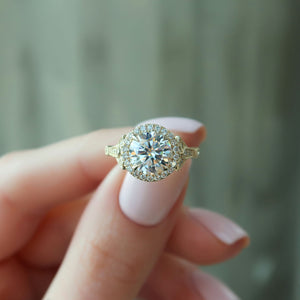 The Halo Stephanie Set With A Round Lab Diamond