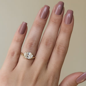 The Berta Set With A 1.5 Carat Oval Lab Diamond
