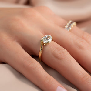 The Berta Set With A 1.5 Carat Oval Lab Diamond