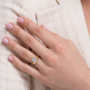 The Berta Set With A 1 Carat Pear Lab Diamond