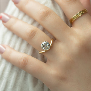 The Berta Set With A 1.5 Carat Round Lab Diamond