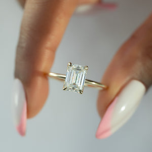 The Lisa Set With A 1 Carat Emerald Lab Diamond