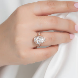 The Lenny Set With A Pear Lab Diamond