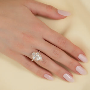 The Lenny Set With A Pear Lab Diamond