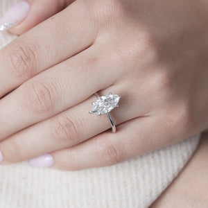 The Kamellie - Engagement Ring Made in White Gold