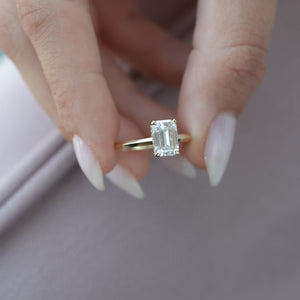 The Razor Kamelie - Engagement Ring Made in Yellow Gold