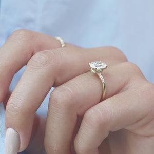 The Nelly - Engagement Ring Made in Yellow Gold