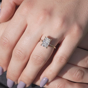 The Low Profile Kamelie - Engagement Ring Made in Yellow Gold