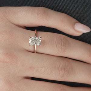 The Low Profile Kamelie - Engagement Ring Made in Rose Gold