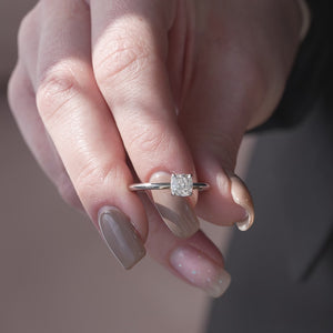 The Razor Kamelie - Engagement Ring Made in White Gold