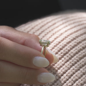 The Low Profile Kamelie - Engagement Ring Made in Yellow Gold